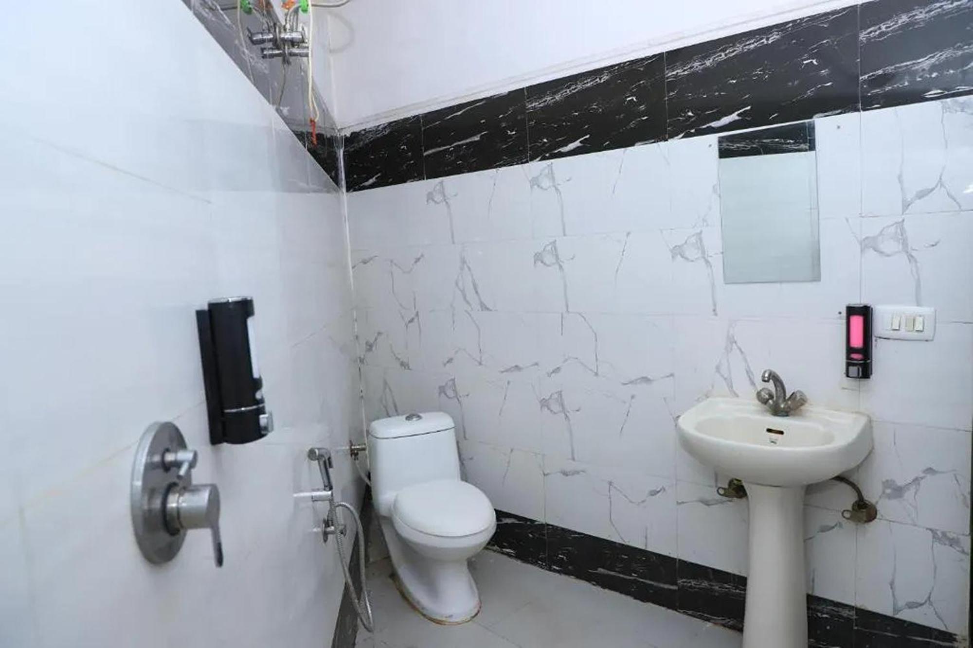 نيودلهي Hotel Global Inn By Quality Inn المظهر الخارجي الصورة